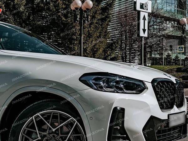 BMW X4 на дисках BMW 813 STYLE R20 - Фото № 1