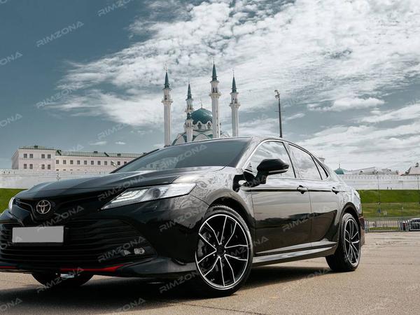 TOYOTA Camry(2018-2021) на кованых дисках в стиле Audi S-line R19 - Фото № 1