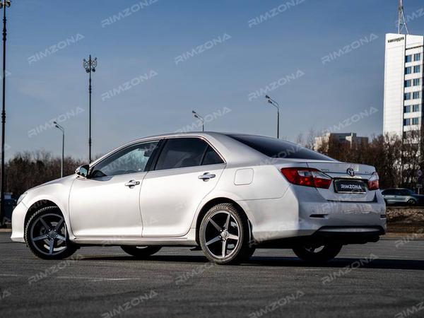 Toyota Camry литых дисках в стиле vossen VPS303 R18 - Фото № 6