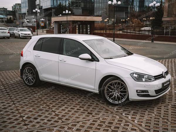 Volkswagen Golf на литых дисках VORSTEINER VFF-107 - Фото № 2