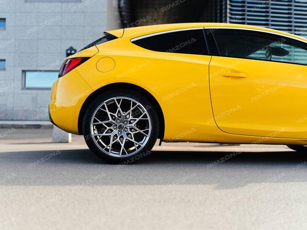 Opel Astra GTC на литых дисках в стиле HRE FF10 - Фото № 8