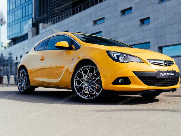 Opel Astra GTC на литых дисках в стиле HRE FF10 - Фото № 1