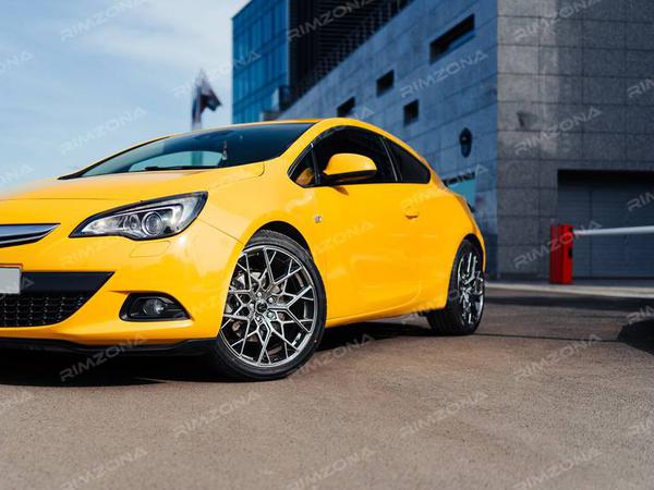 Opel Astra GTC на литых дисках в стиле HRE FF10 - Фото № 2