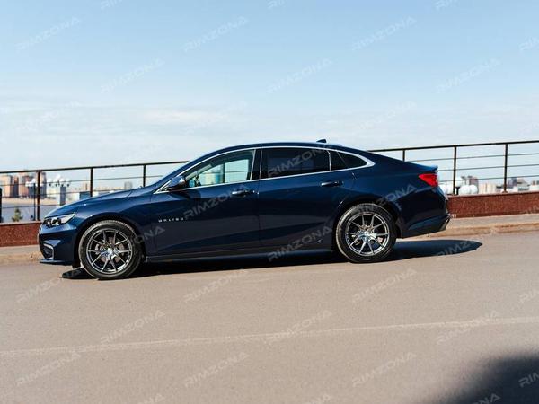 Chevrolet Malibu на литых дисках в стиле HRE P101 - Фото № 2