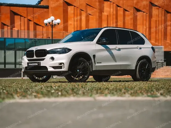 BMW X5 НА ЛИТЫХ ДИСКАХ В СТИЛЕ BMW 818 STYLE - Фото № 1