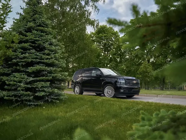 CHEVROLET TAHOE НА КОВАНЫХ КАСТОМНЫХ ДИСКАХ В СТИЛЕ MAYBACH R22 - Фото № 3