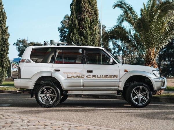 TOYOTA LAND CRUISER PRADO НА ЛИТЫХ ДИСКАХ В СТИЛЕ HF6-2 R20 - Фото № 7