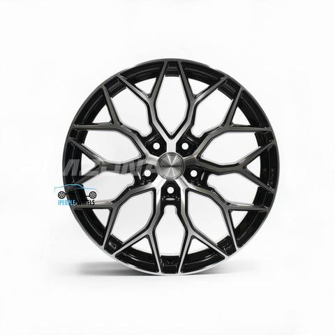 Литой диск В СТИЛЕ VOSSEN HF-2 R18 8J 5x114.3 ET40 dia 73.1