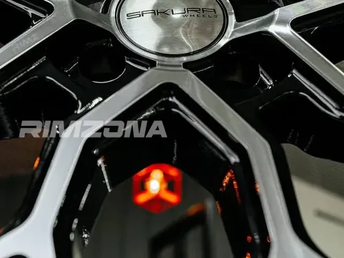Литой диск В СТИЛЕ VOSSEN HF-2 R20 8J 5x114.3 ET45 dia 73.1 - Фото вживую №5