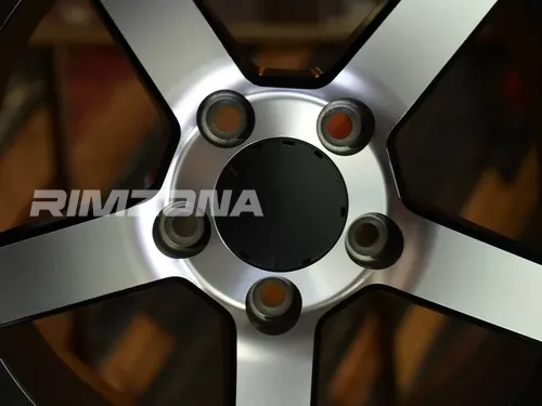 Литой диск В СТИЛЕ VOSSEN VL0613 R17 7.5J 5x100 ET40 dia 73.1 - Фото вживую №3