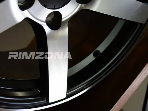 Литой диск В СТИЛЕ VOSSEN VL0613 R17 7.5J 5x100 ET40 dia 73.1 - Фото вживую №6
