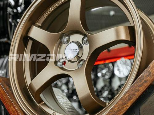 Литой диск ADVAN TC-4 R18 8.5J 5x108 ET35 dia 73.1 - Фото вживую №5