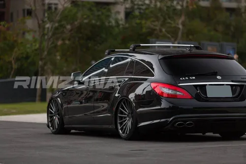 Литой диск В СТИЛЕ VOSSEN VFS2 R19 8.5J 5x112 ET38 dia 73.1 - Фото вживую на авто №2