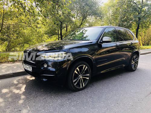 Литой диск В стиле BMW 468 style R20 10J 5x120 ET40 dia 74.1 - Фото вживую на авто №3