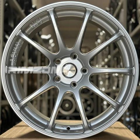 Литой диск ADVAN Racing RS R17 8J 5x114.3 ET35 dia 73.1