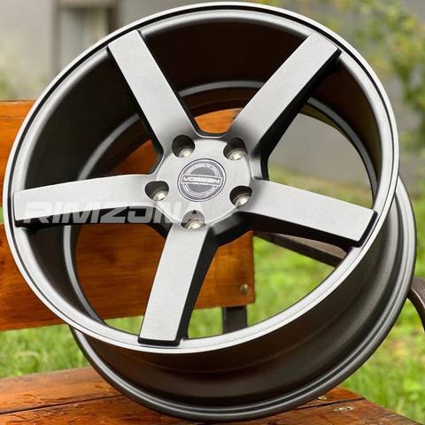 Литой диск В СТИЛЕ VOSSEN CV3 R18 8J 5x114.3 ET35 dia 73.1