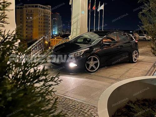 Литой диск В СТИЛЕ VOSSEN VPS302 R17 7.5J 4x100 ET35 dia 73.1 - Фото вживую на авто №3